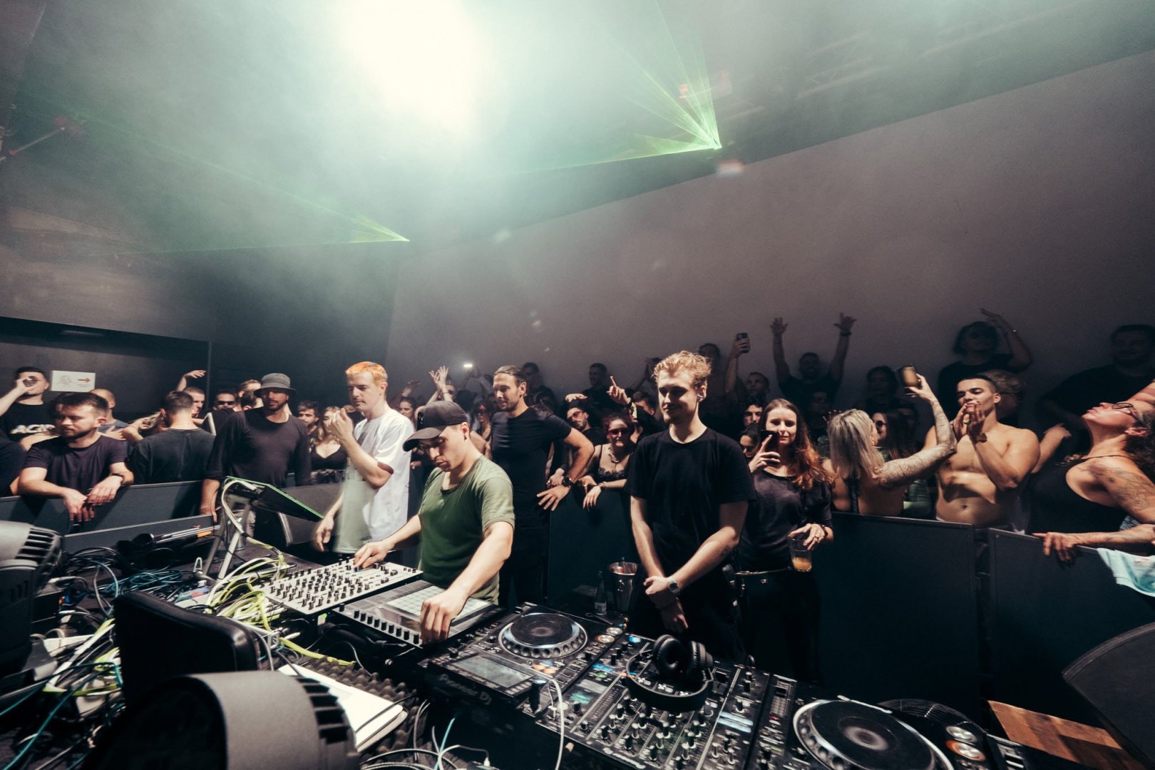 999999999 | ROXY Prague