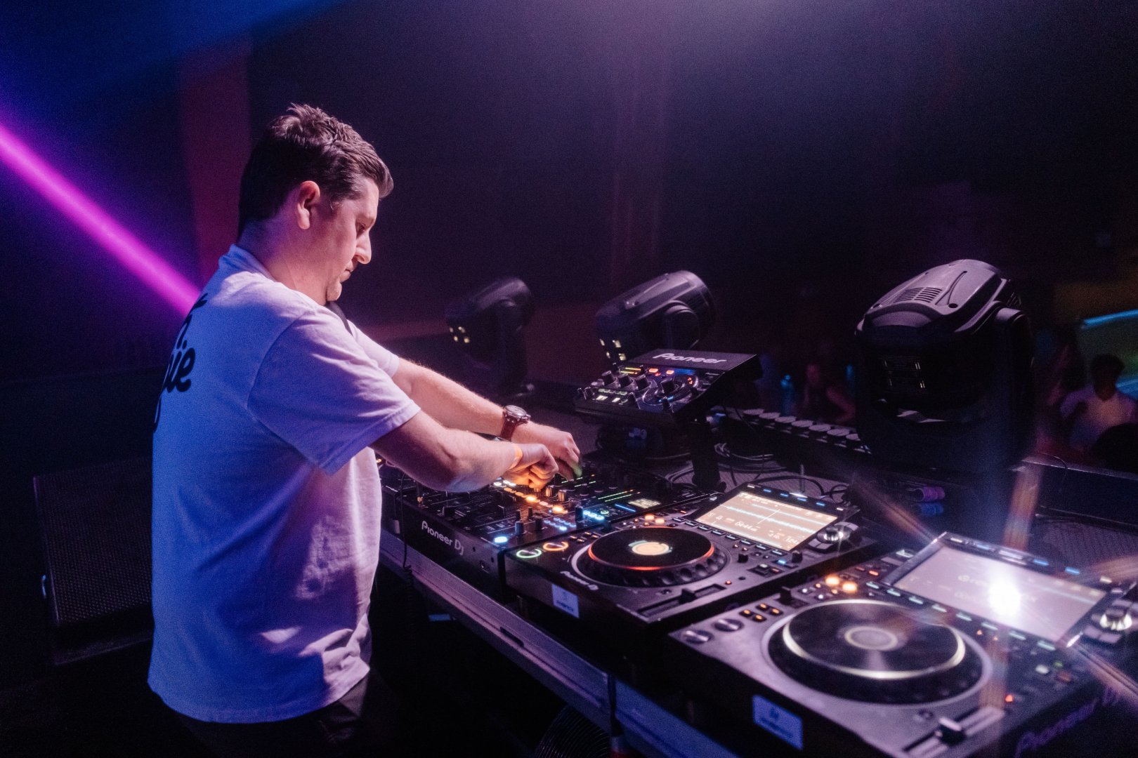 DOMBRESKY | ROXY Prague