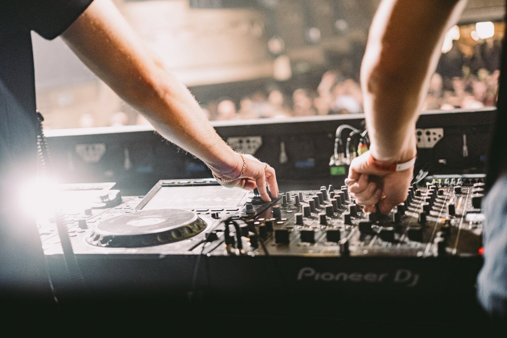 DJ HEARTSTRING | ROXY Prague
