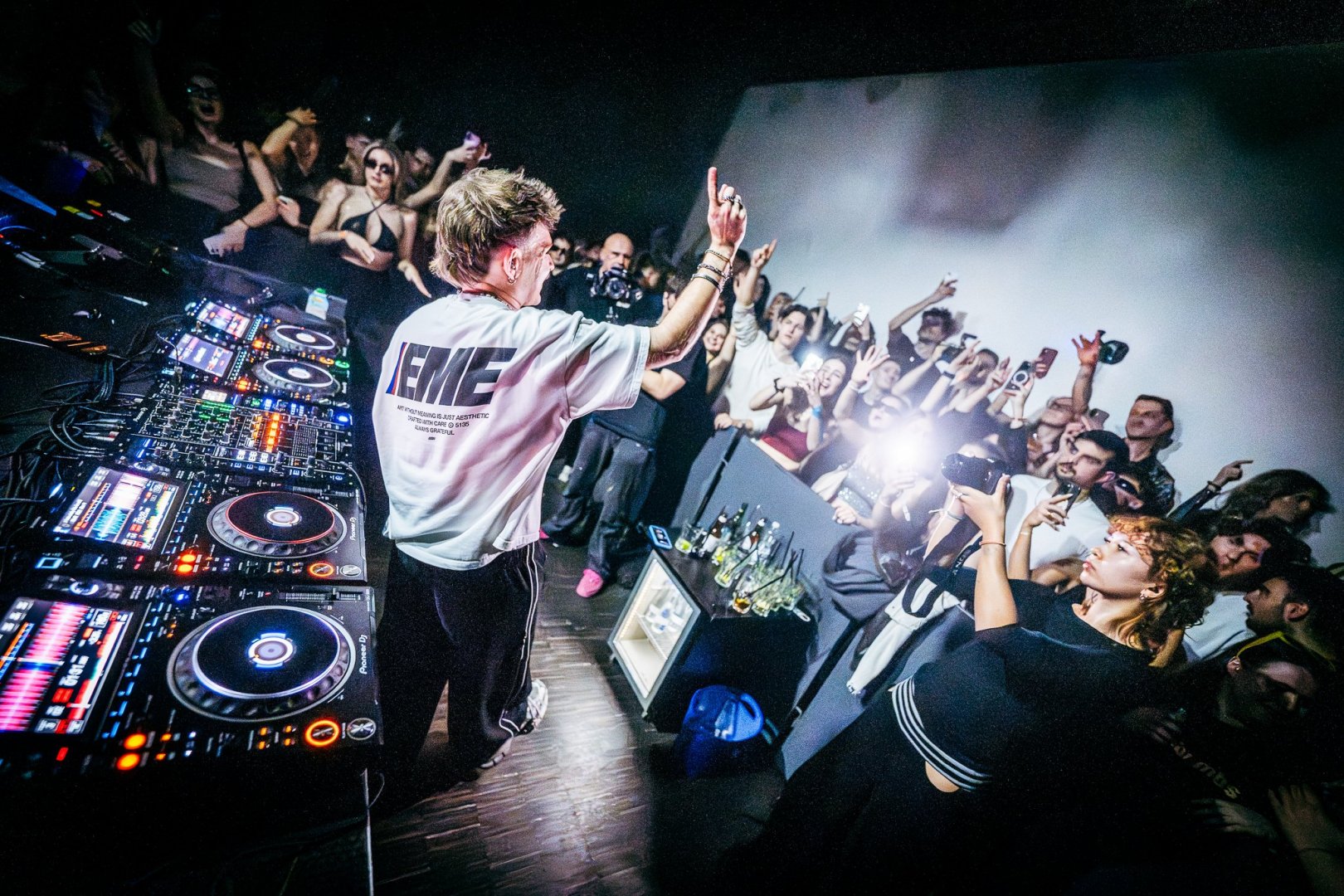 ELY OAKS | ROXY Prague