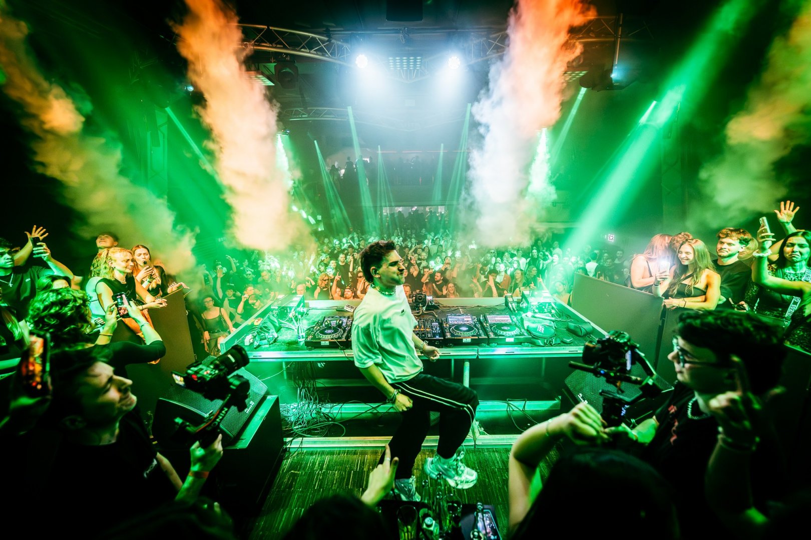 ELY OAKS | ROXY Prague