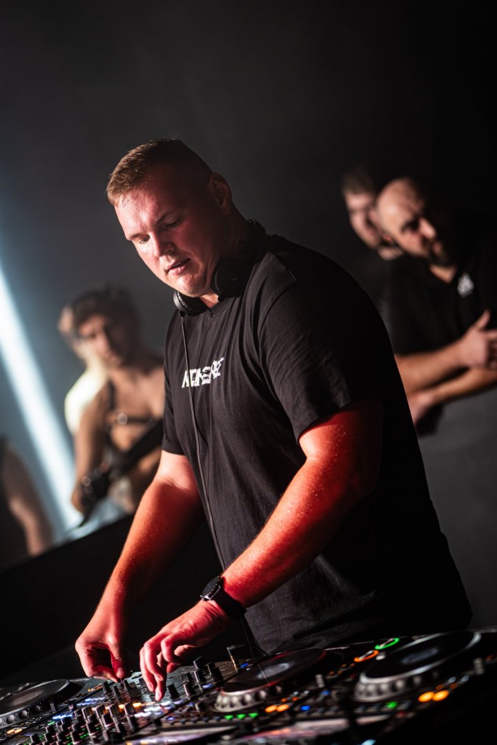 BASSWELL | ROXY Prague