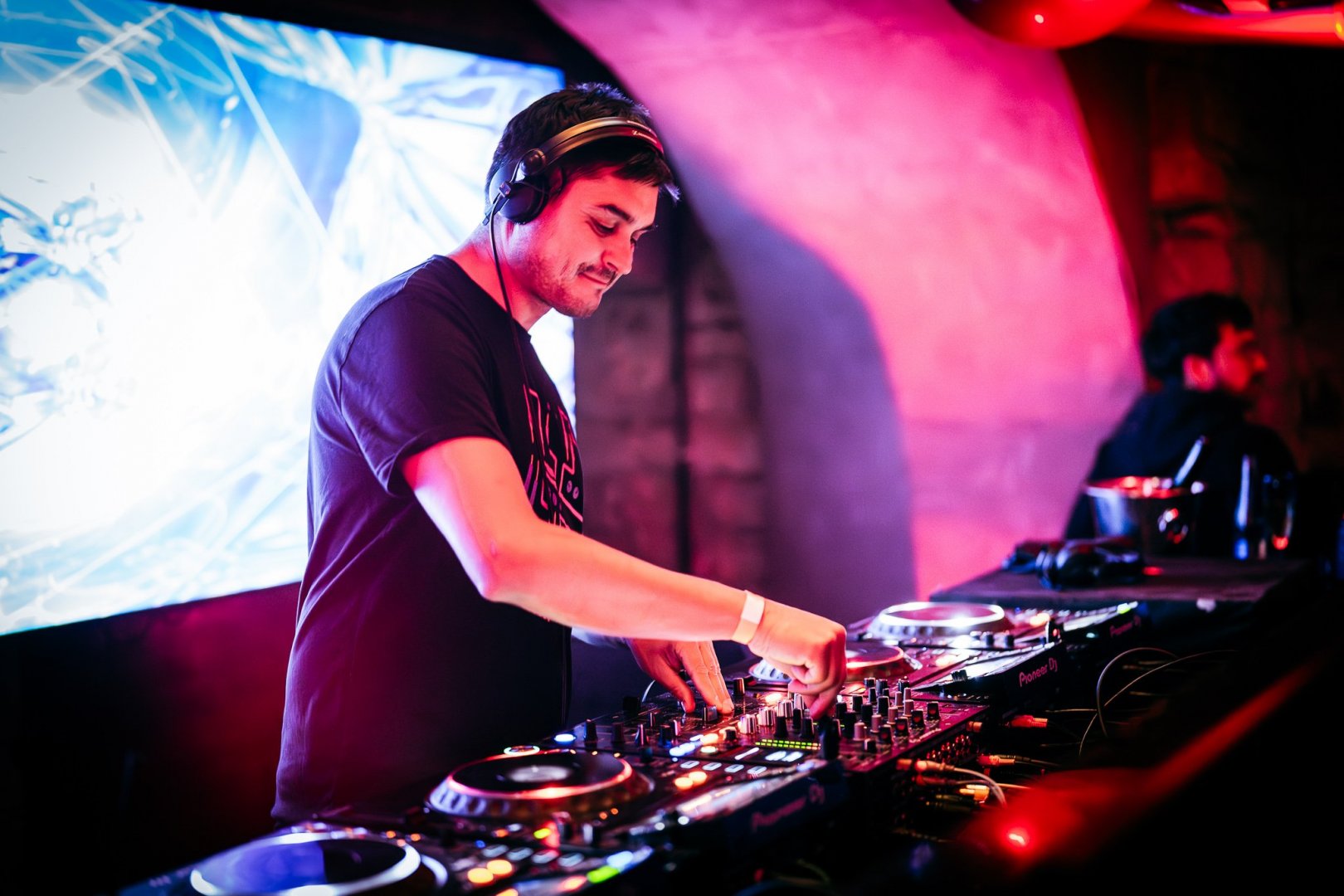 ELY OAKS | ROXY Prague