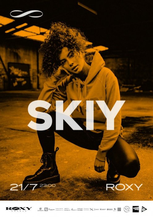 Skiy oslní Roxy burácejícími bangery
