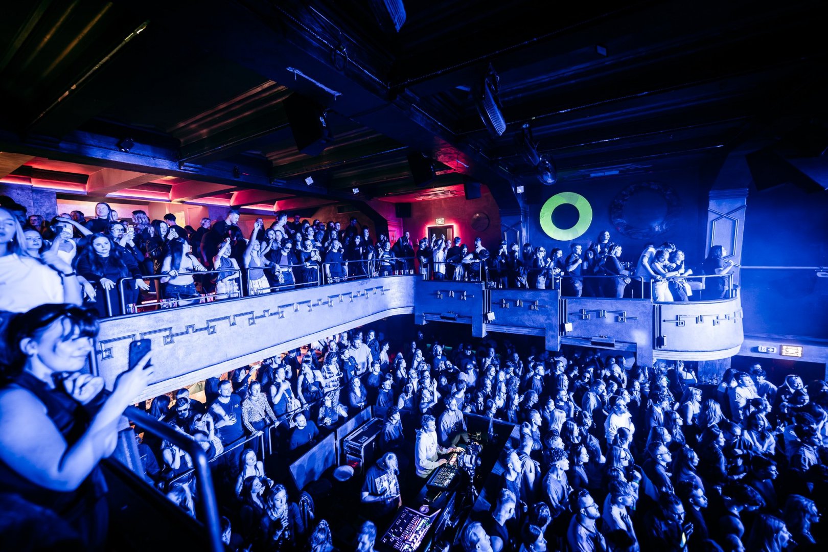 ELY OAKS | ROXY Prague