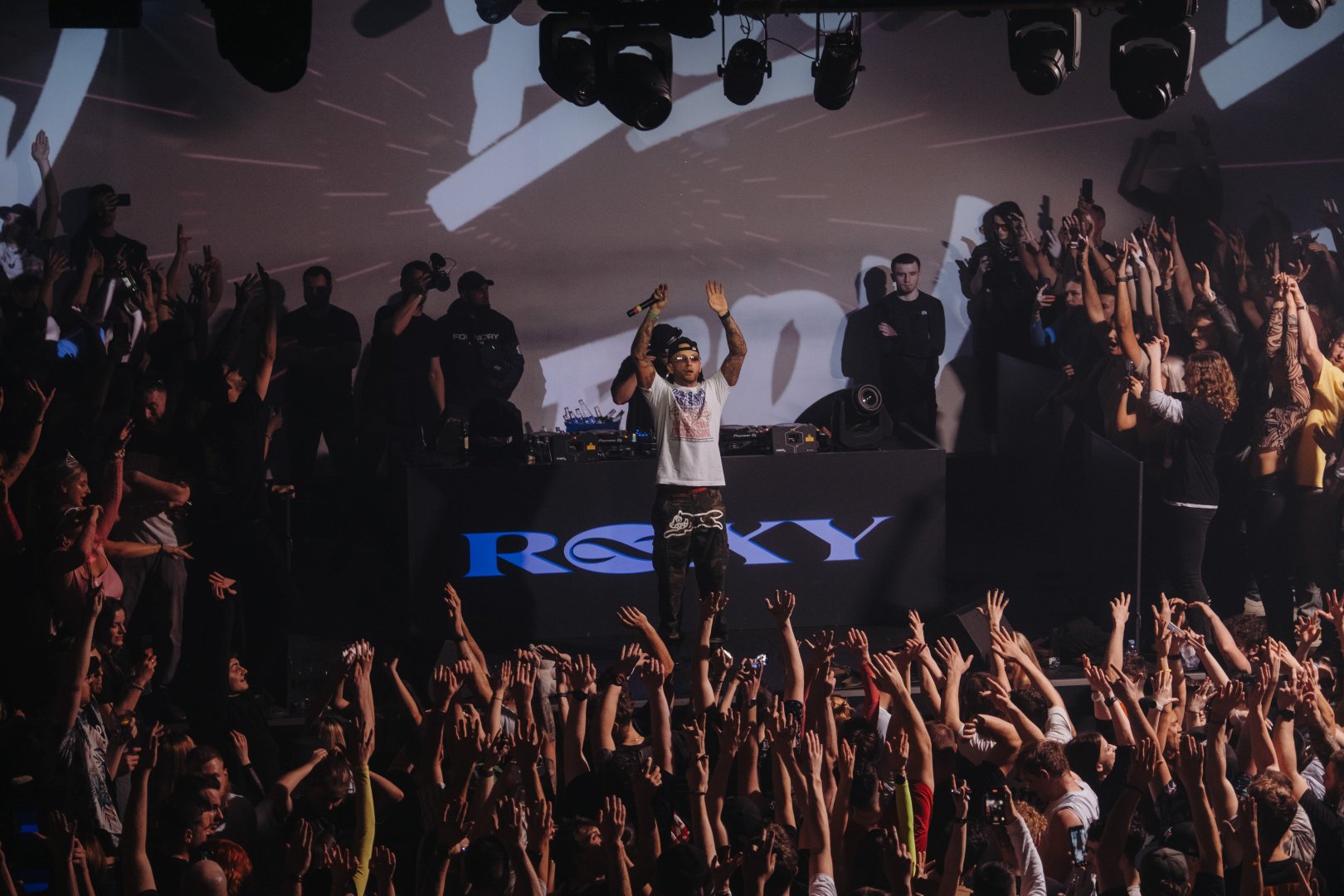 BOU & B LIVE 247 | ROXY Prague