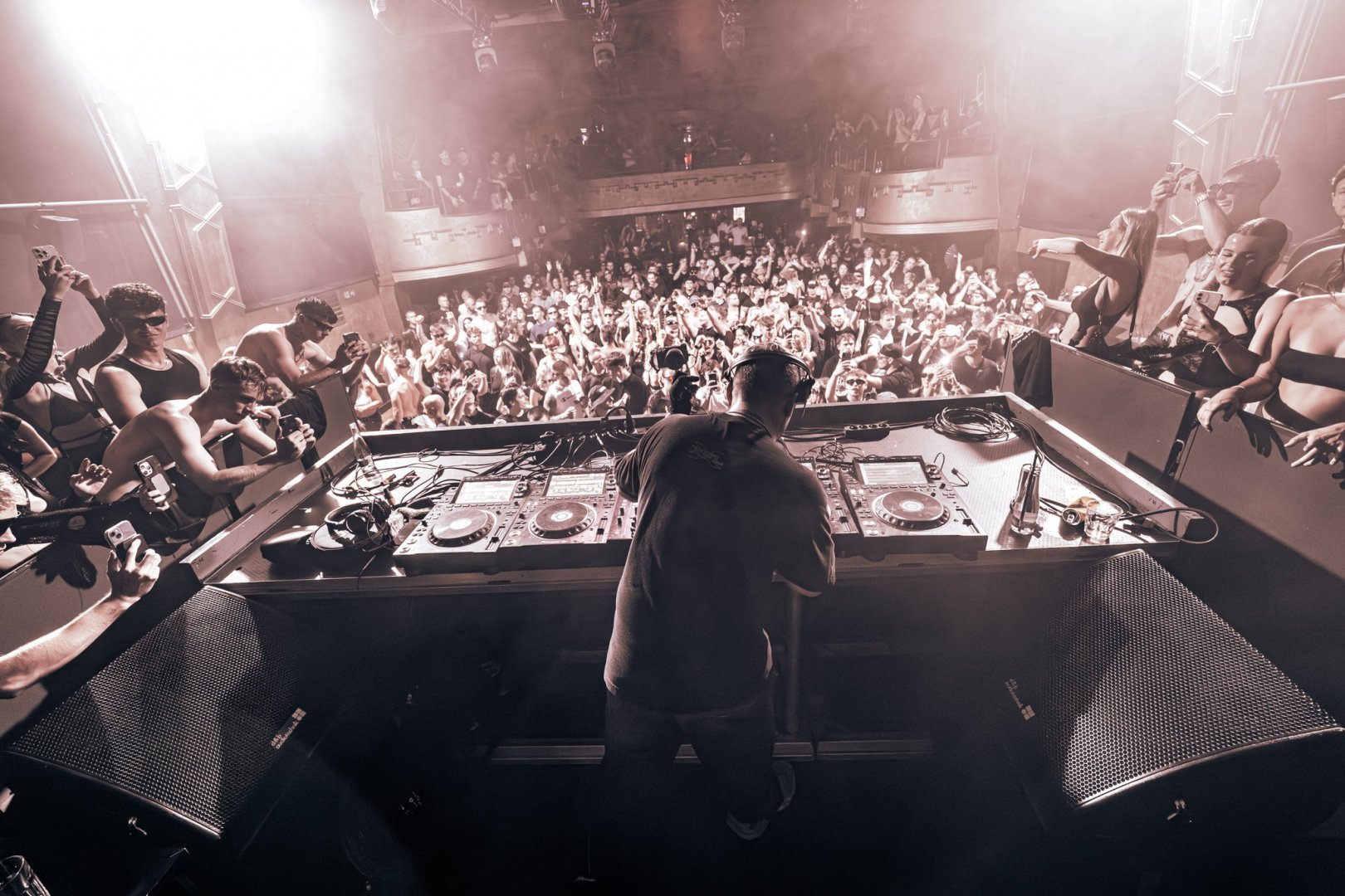 BASSWELL | ROXY Prague