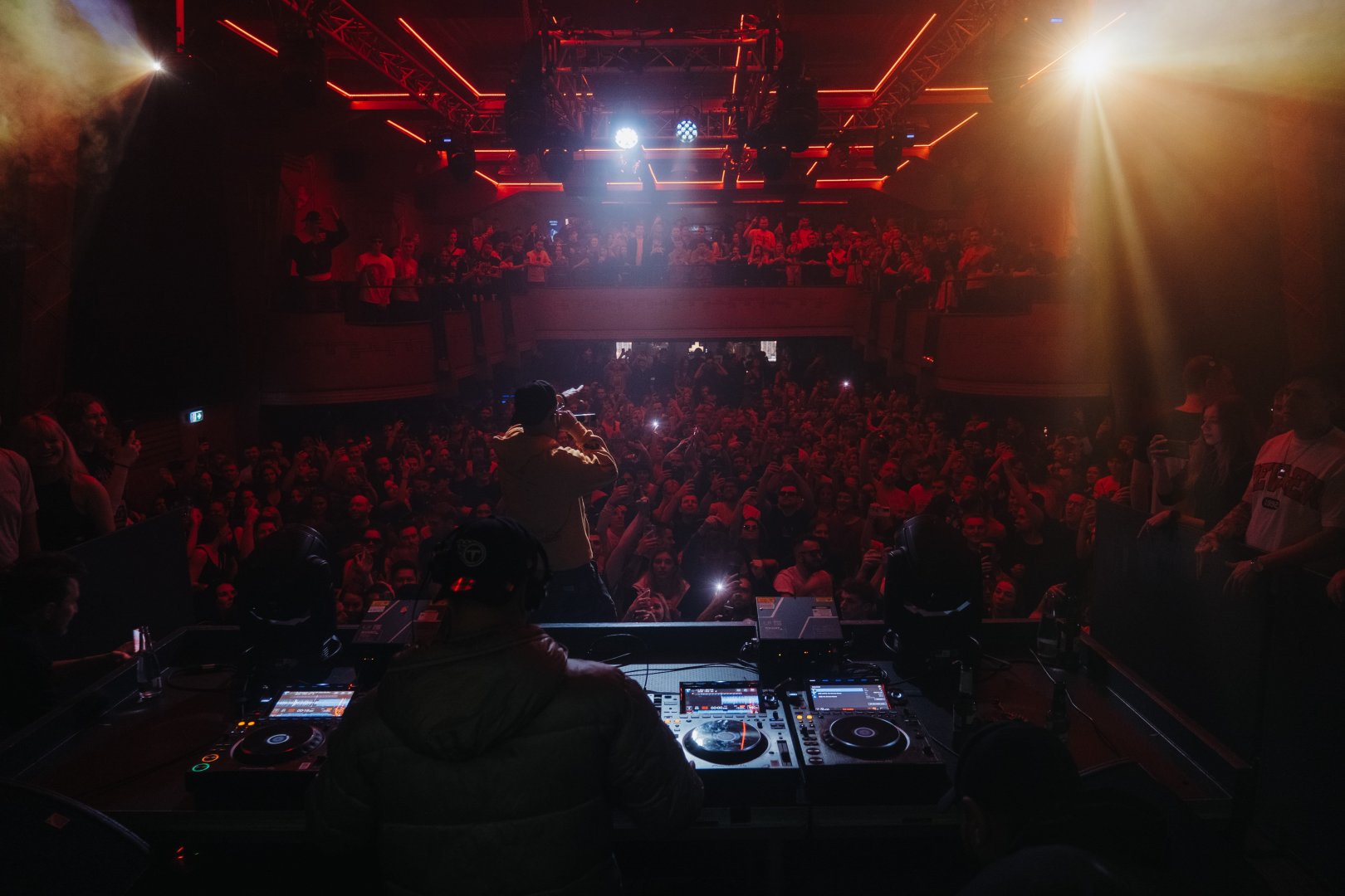 BOU & B LIVE 247 | ROXY Prague