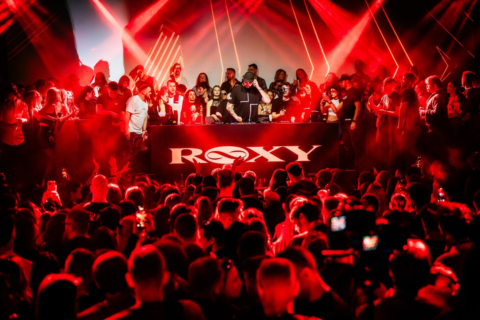 ELY OAKS | ROXY Prague