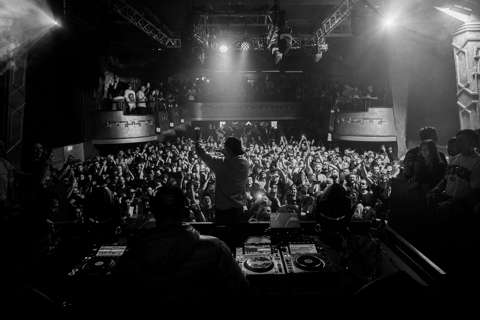 BOU & B LIVE 247 | ROXY Prague