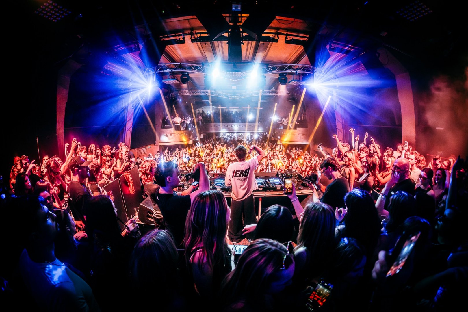 ELY OAKS | ROXY Prague