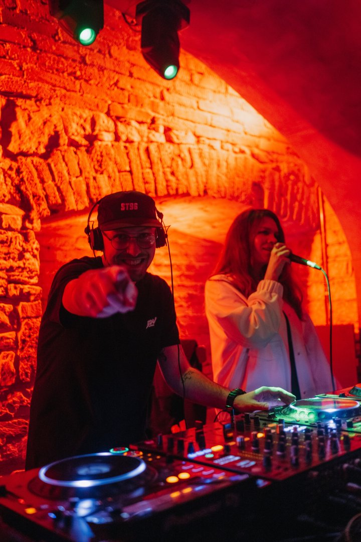 BOU & B LIVE 247 | ROXY Prague