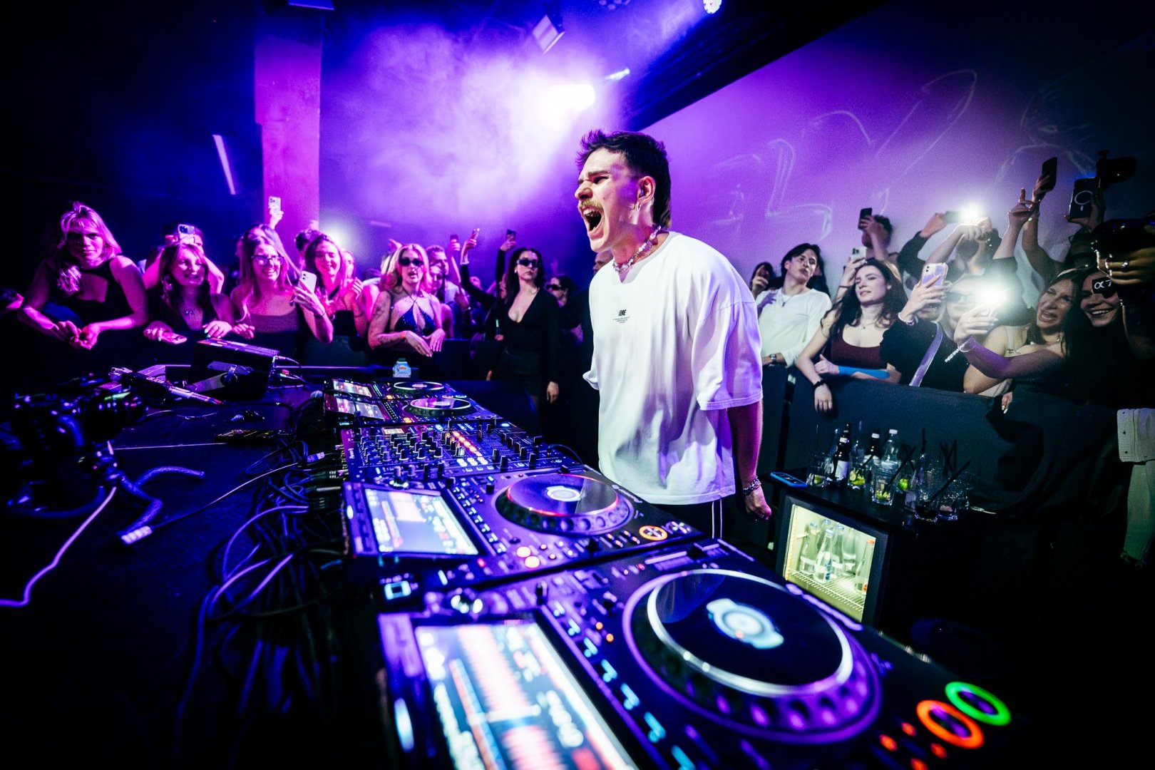 ELY OAKS | ROXY Prague