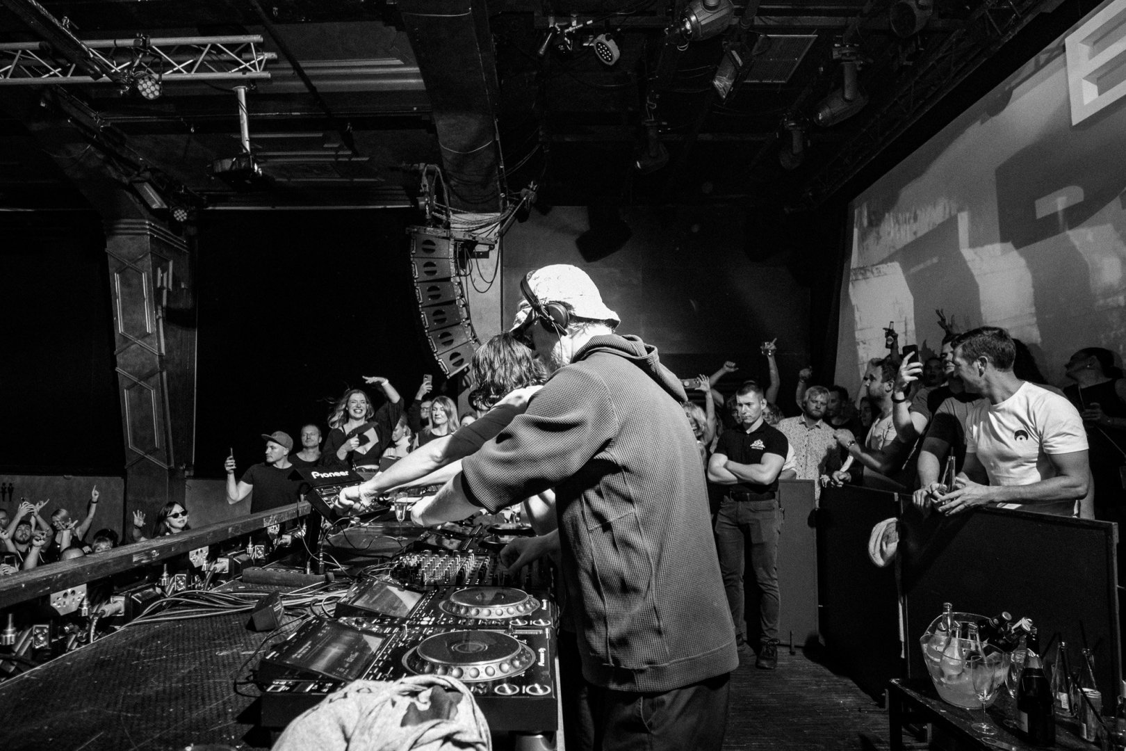 RÖYKSOPP DJ SET | ROXY Prague
