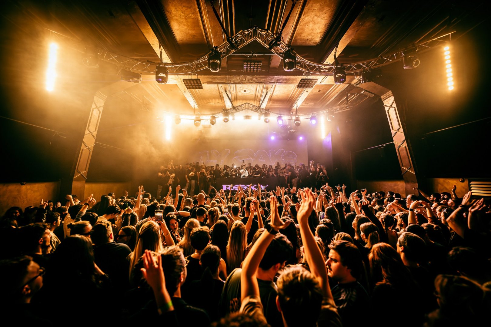 ELY OAKS | ROXY Prague