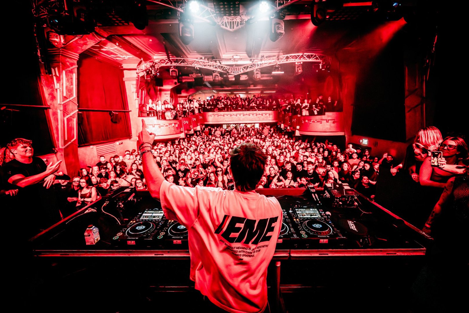 ELY OAKS | ROXY Prague