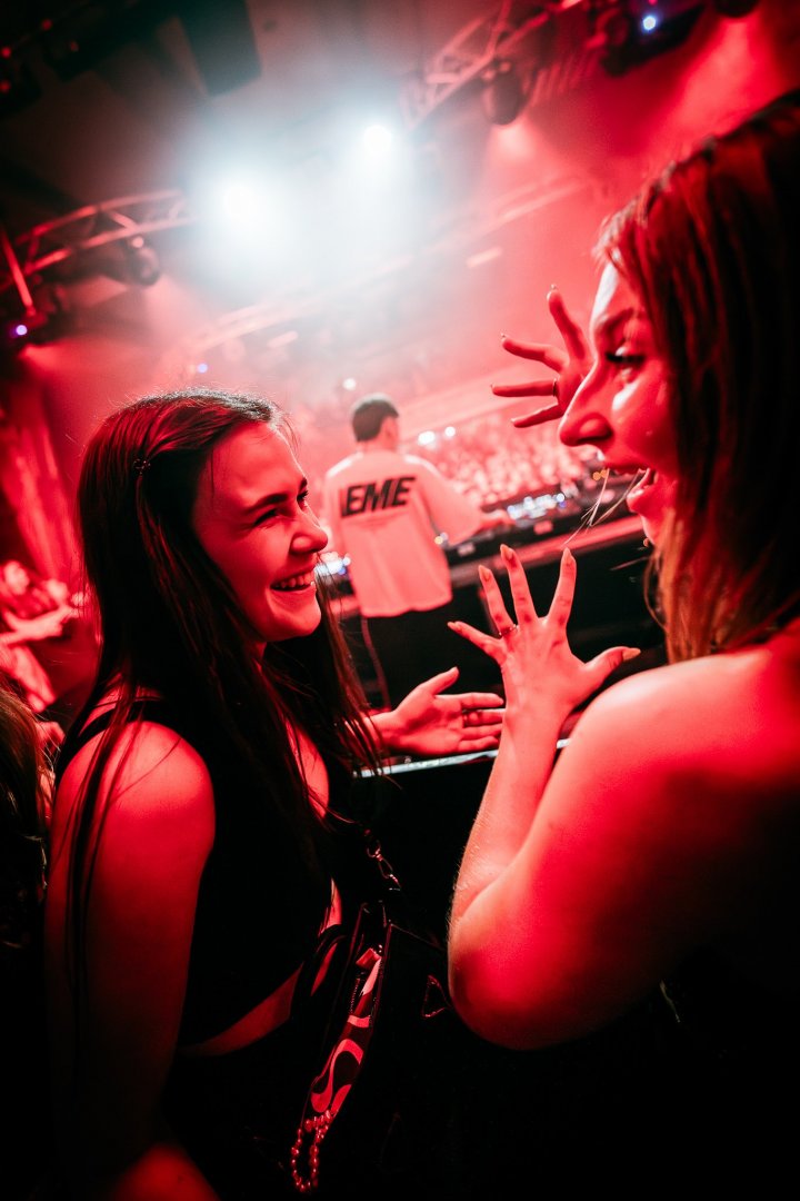 ELY OAKS | ROXY Prague