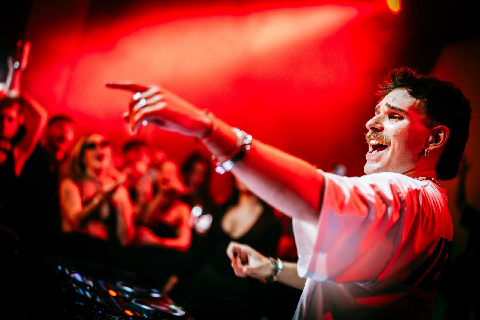 ELY OAKS | ROXY Prague