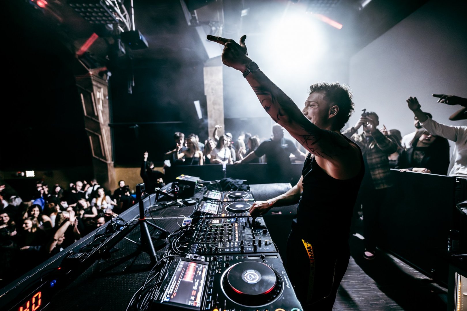 ELY OAKS | ROXY Prague