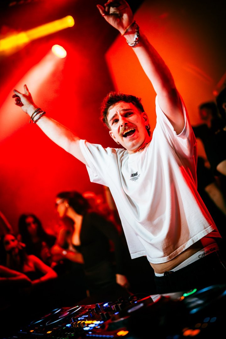 ELY OAKS | ROXY Prague