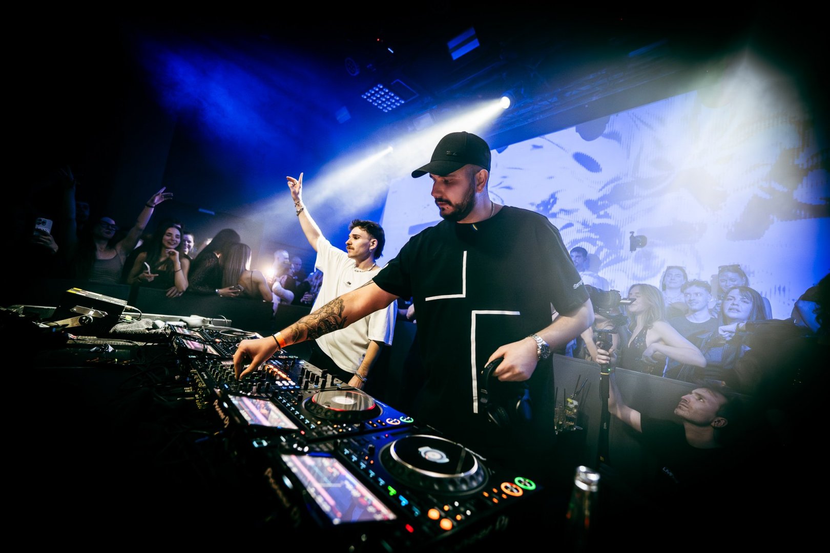 ELY OAKS | ROXY Prague