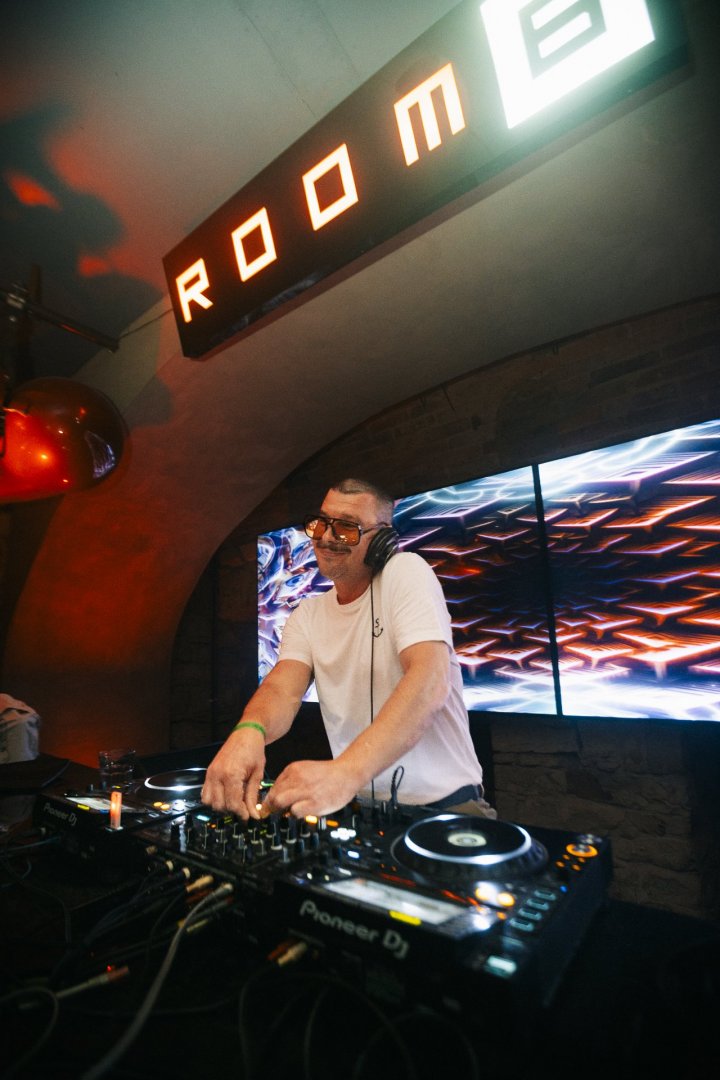 STEPHAN BODZIN | ROXY Prague