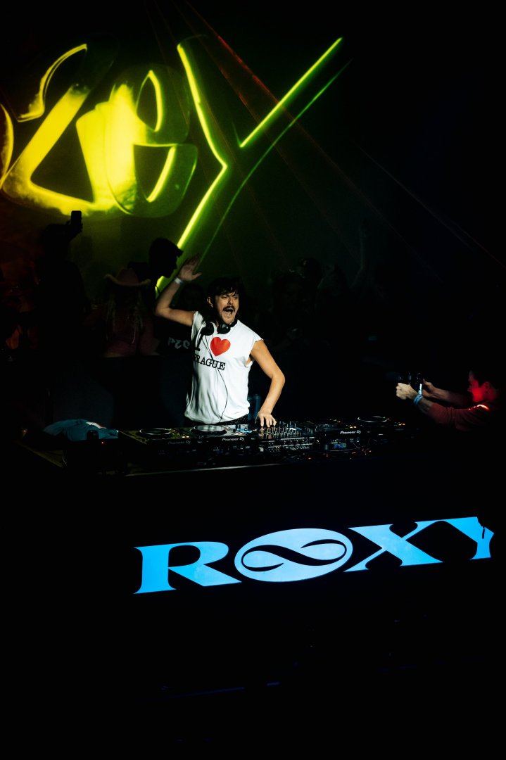 MOZEY | ROXY Prague