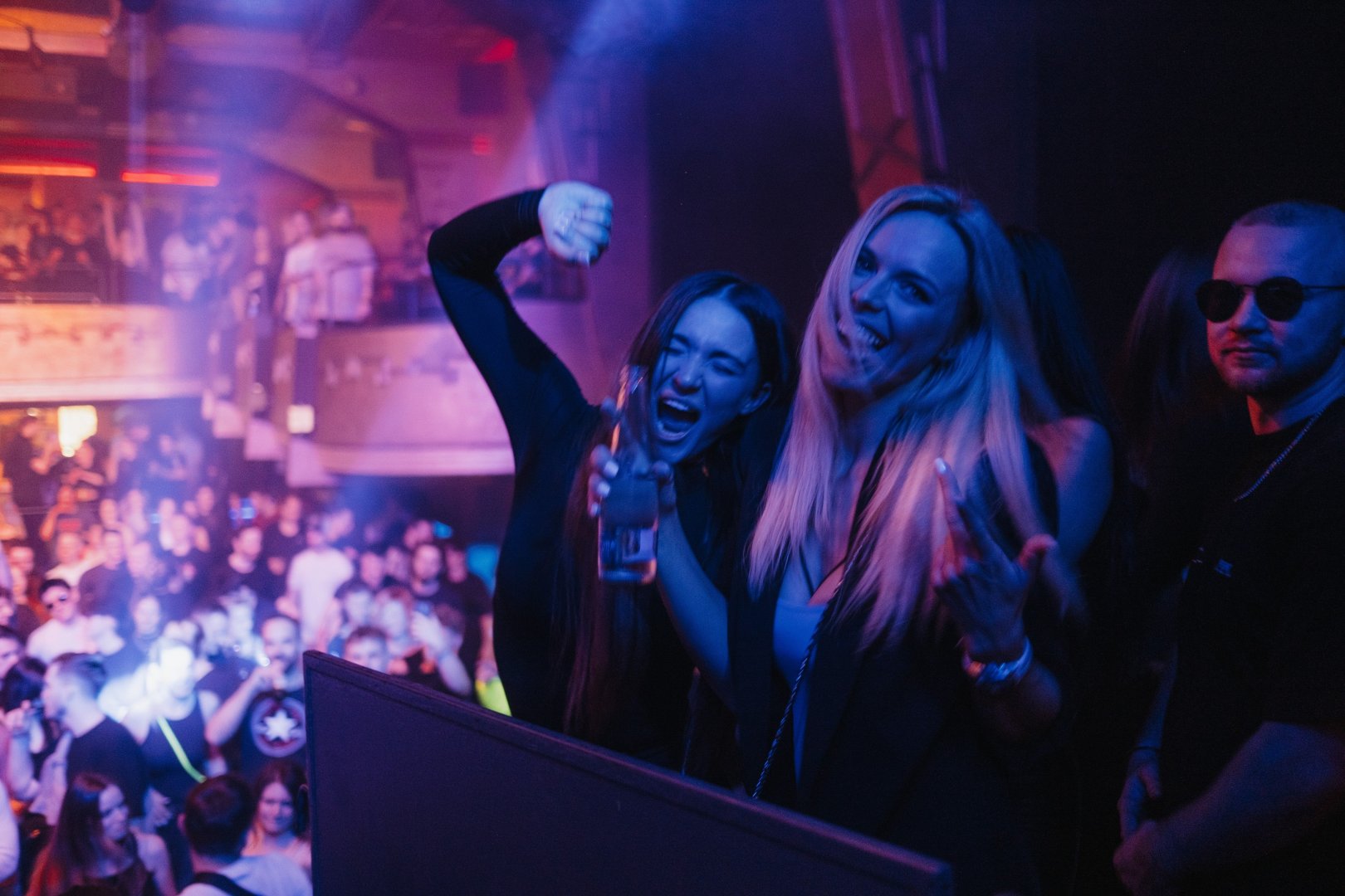 BOU & B LIVE 247 | ROXY Prague