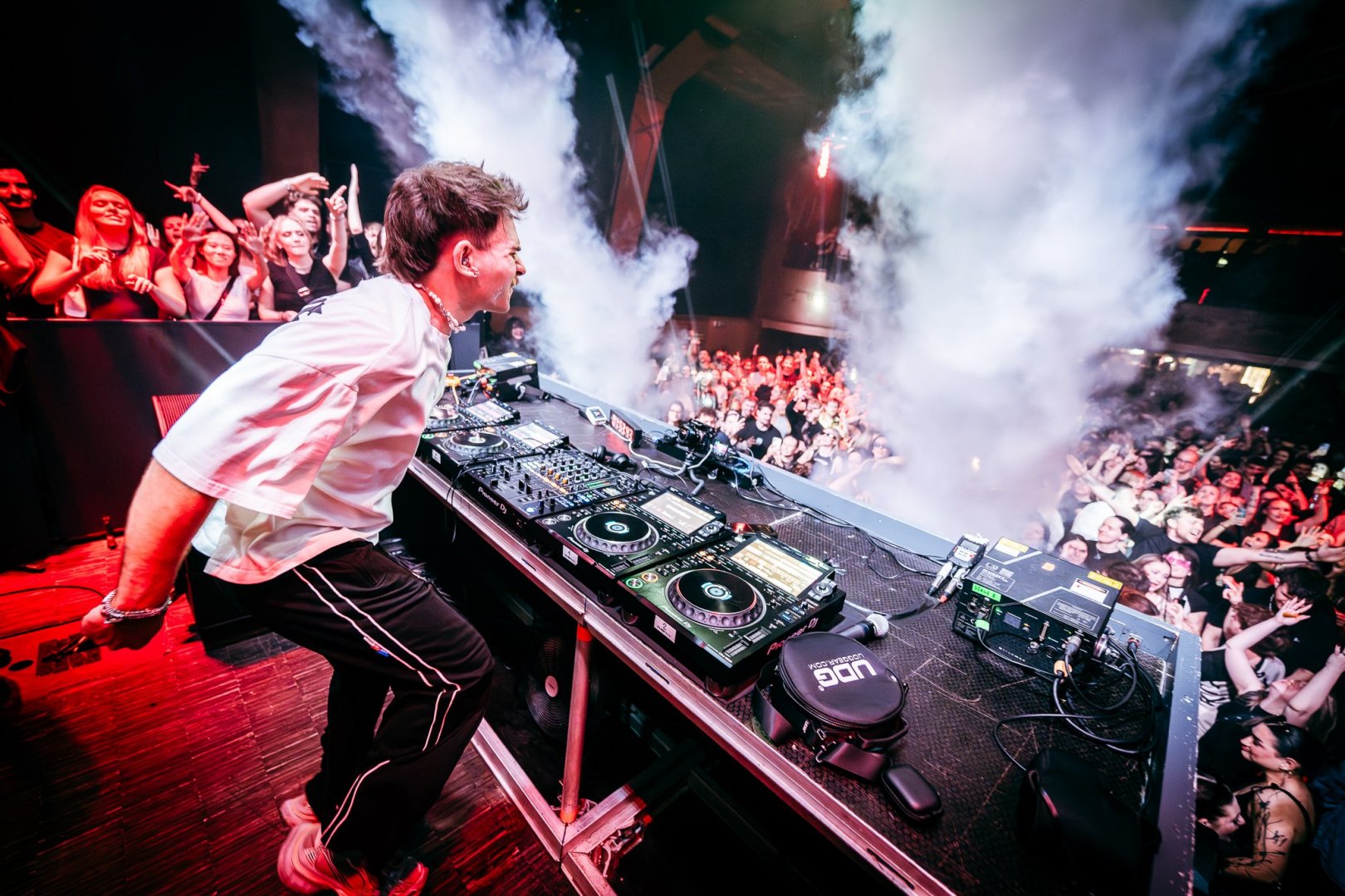 ELY OAKS | ROXY Prague