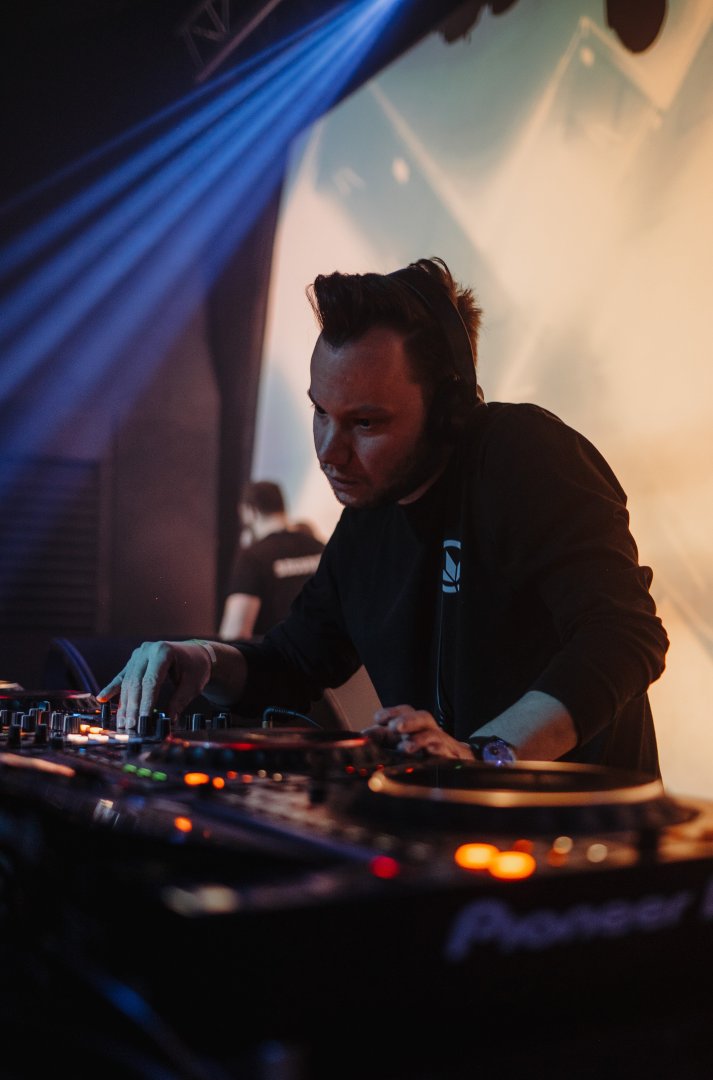 BOU & B LIVE 247 | ROXY Prague