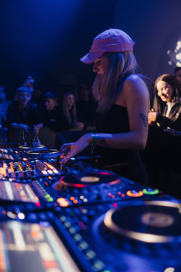 BOU & B LIVE 247 | ROXY Prague