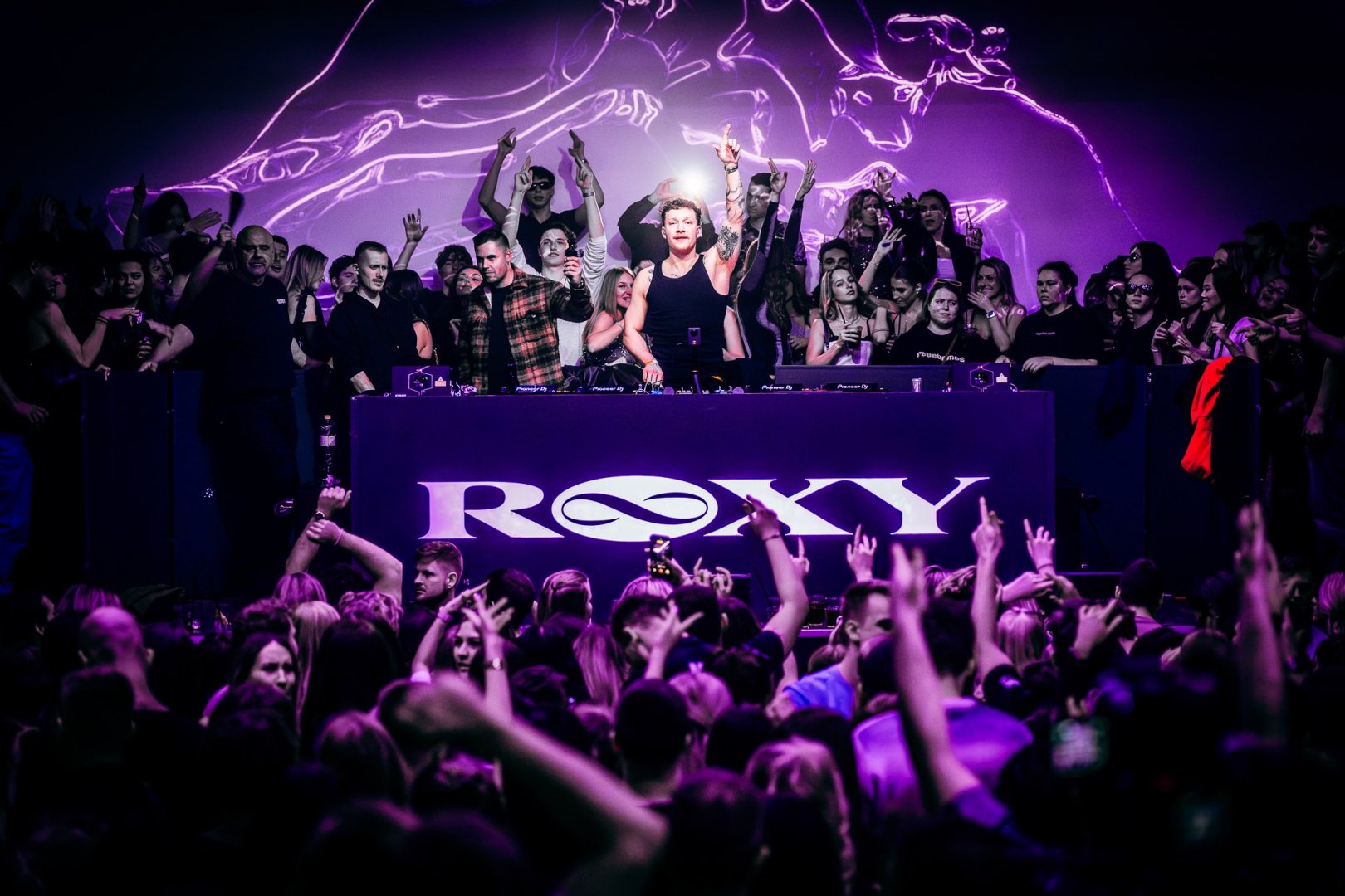 ELY OAKS | ROXY Prague