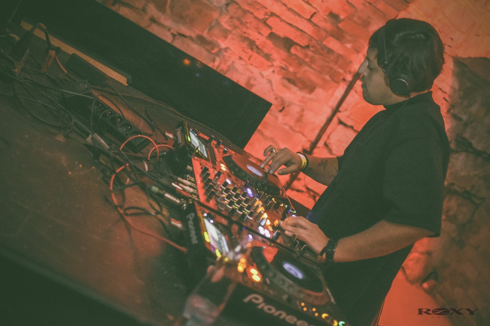 Adana Twins & Undercatt | ROXY Prague