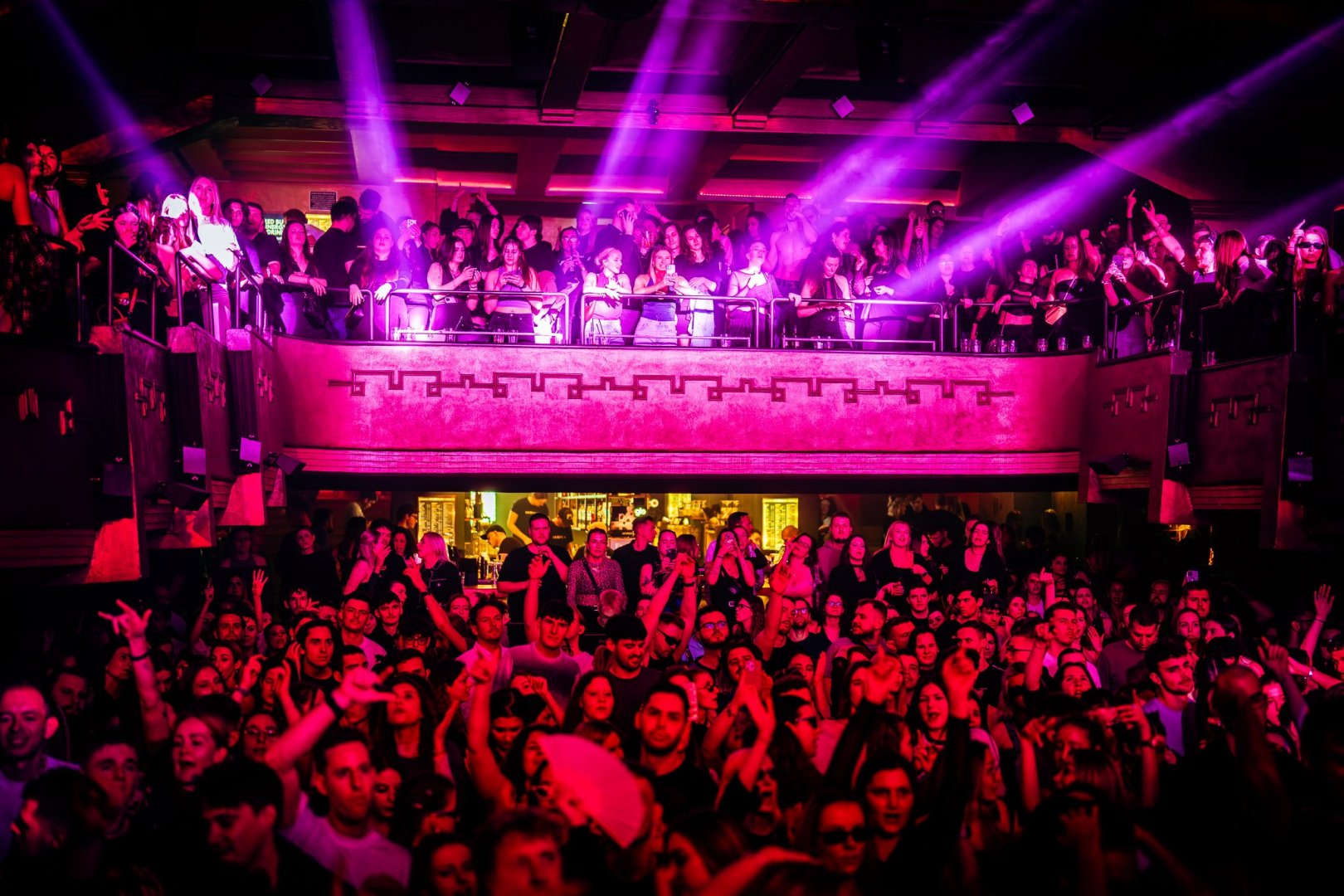 ELY OAKS | ROXY Prague