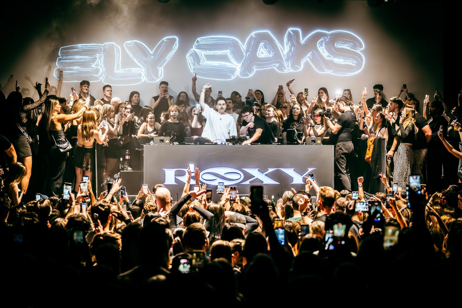 ELY OAKS | ROXY Prague