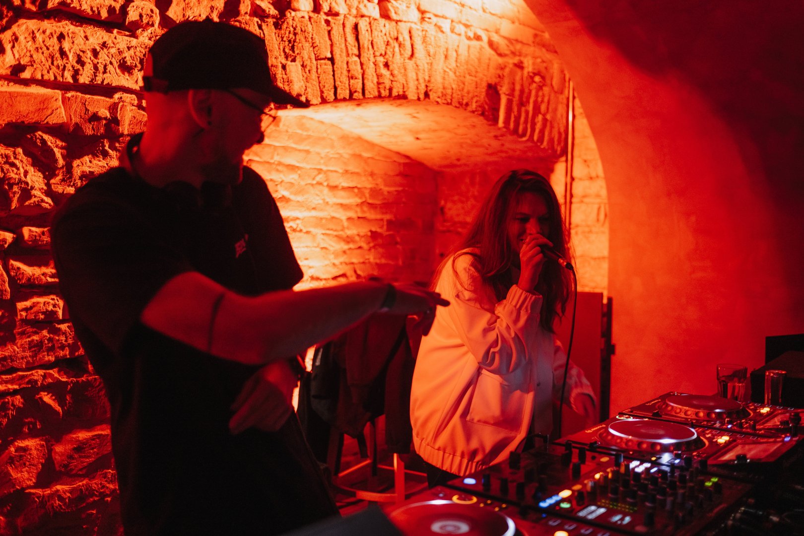 BOU & B LIVE 247 | ROXY Prague