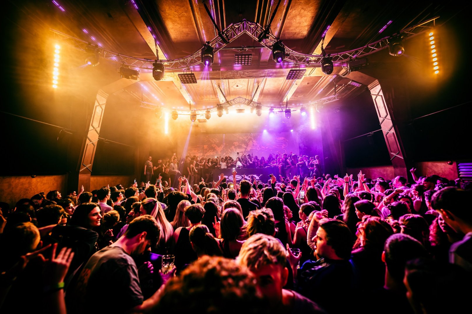 ELY OAKS | ROXY Prague