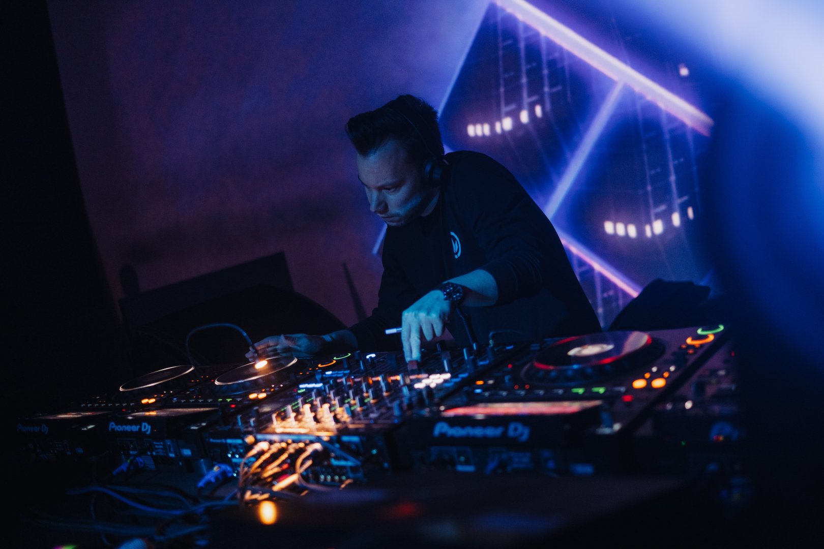 BOU & B LIVE 247 | ROXY Prague